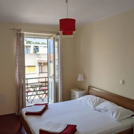 Centre Split Apartment Trina Split