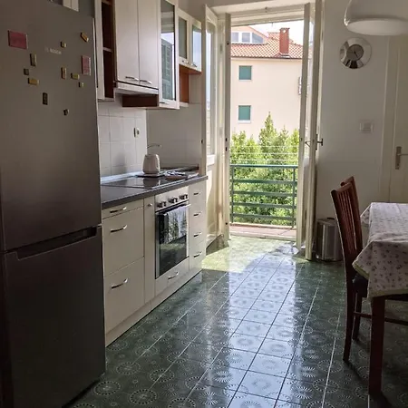 Centre Split Apartment Trina