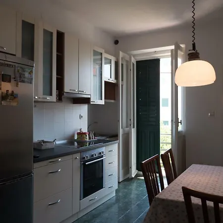 Centre Split Apartment Trina 公寓
