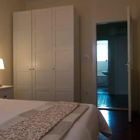 Centre Split Apartment Trina *