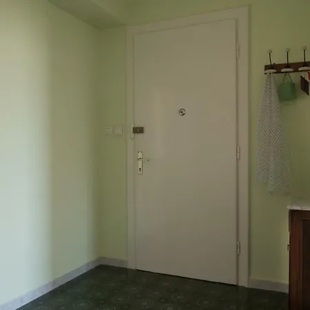 公寓 Centre Split Apartment Trina